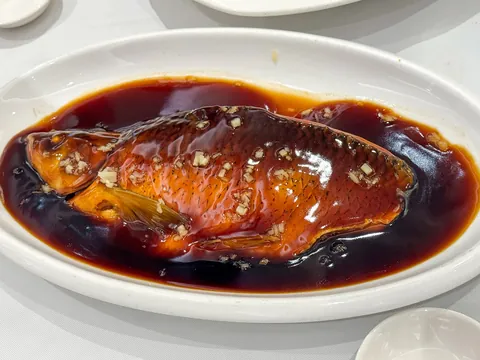 Poisson du lac de l’Ouest à la sauce vinaigrée
